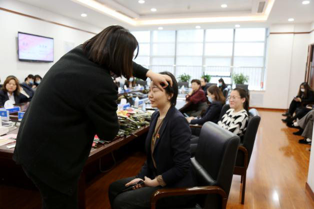 中国民生银行乌鲁木齐分行工会开展女神节系列活动