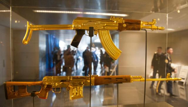 萨达姆生前究竟多有钱？美军搜出一间密室，地