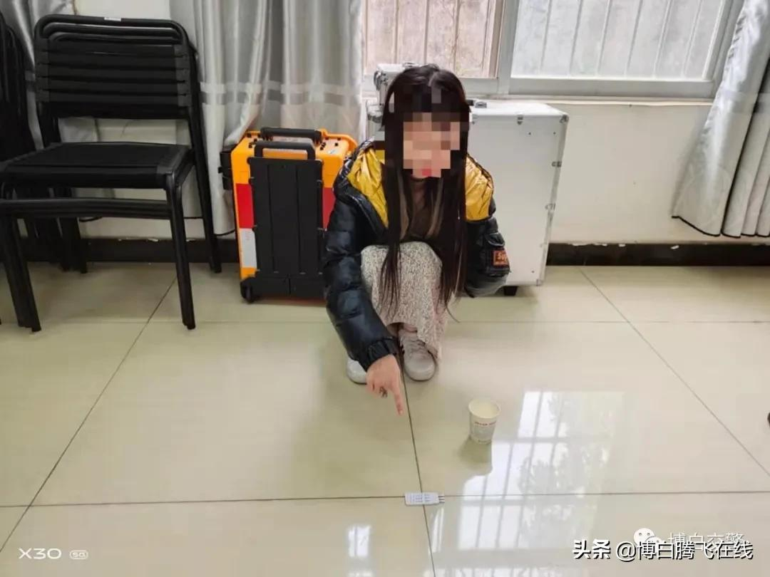 小车突然在博白高速出口停车,车内3人竟都是……