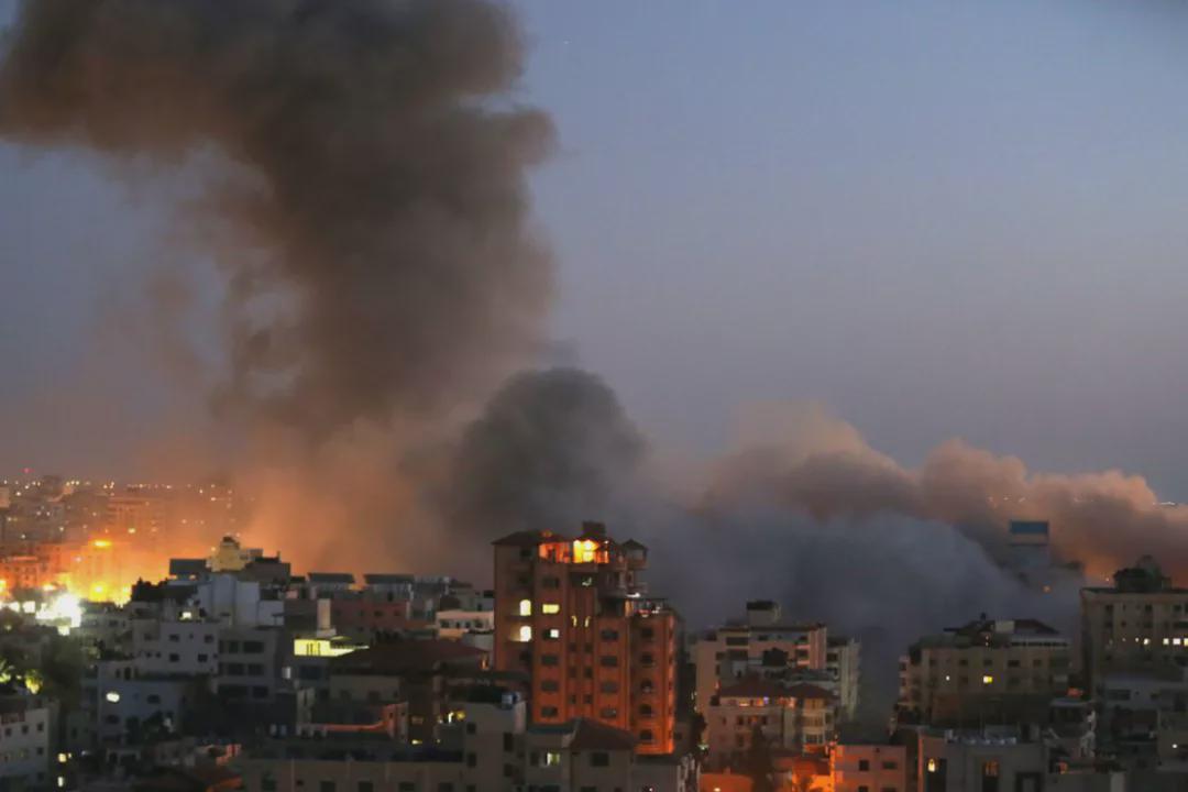 巴以爆发最大冲突：31人死亡！全城遭轰炸！百万人绝望地逃往防空