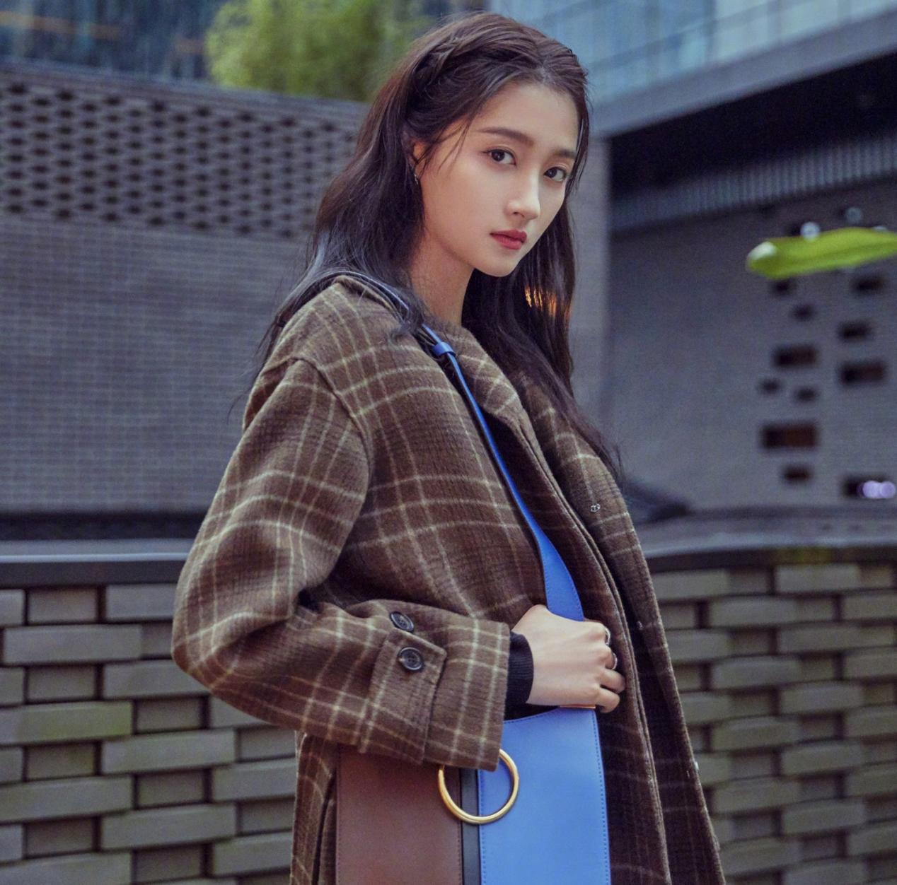 关晓彤没人敢管我了，\"京圈格格\"被徐静