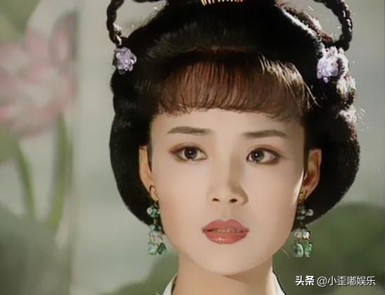 還在嘟嘴扮嫩的阿姨們，看看這些女演員，是如何超齡演出少女感