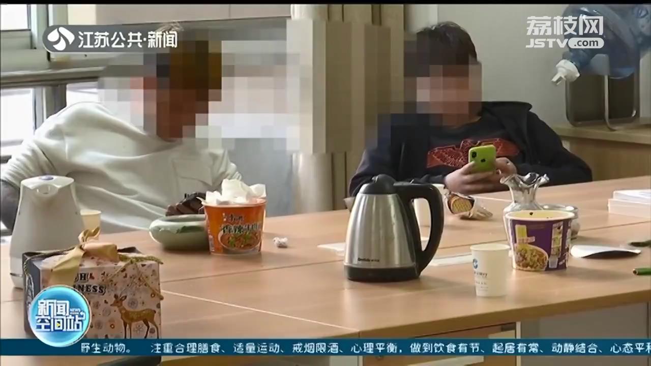 未成年男孩偷开汽车上高速穿梭三城 进交警队还都跷着二郎腿