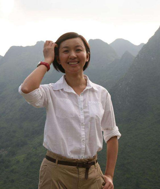 16丧父，拒绝保研，成为央视最年轻国脸，欧阳夏