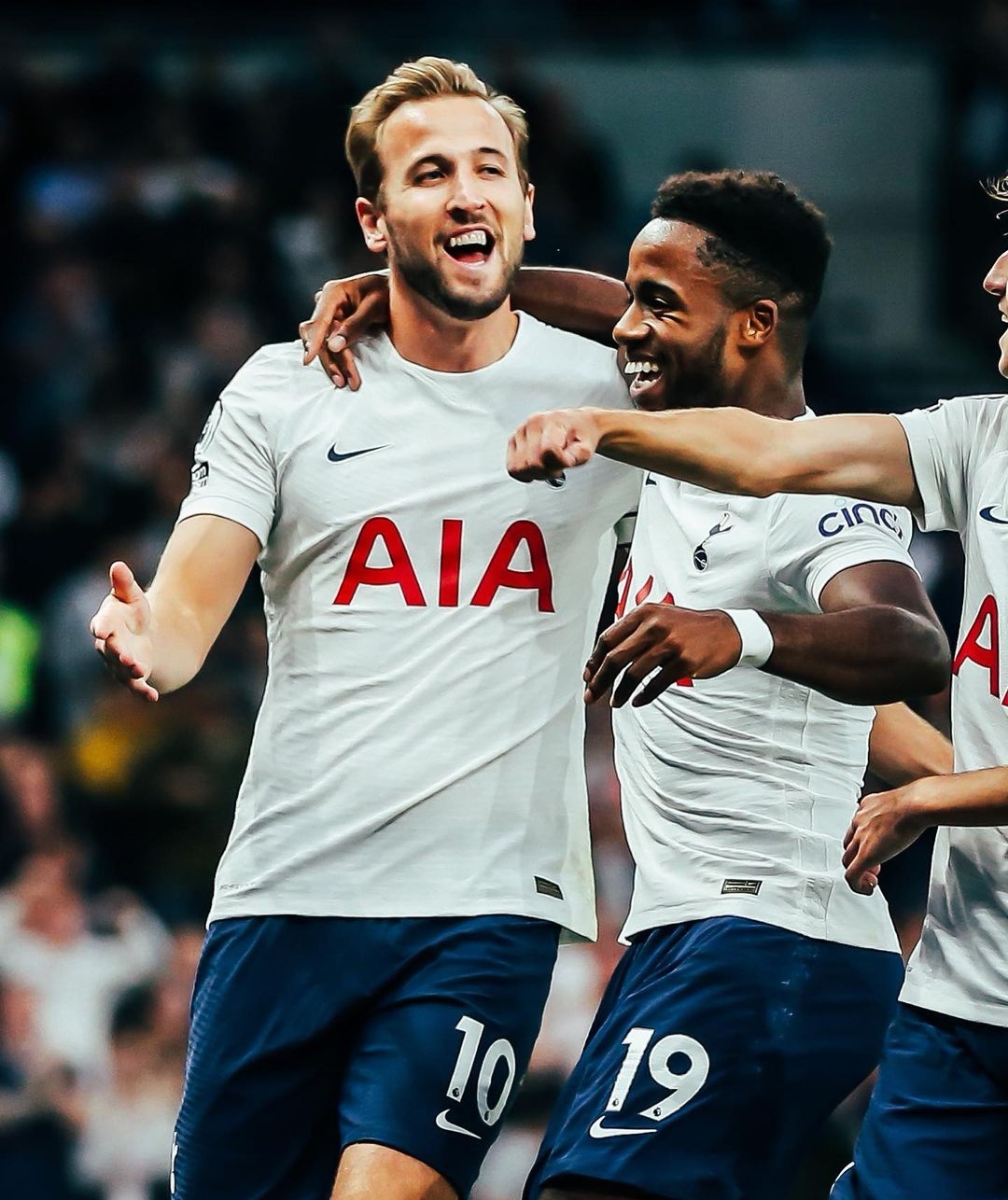 热刺3-0！凯恩梅开二度开心笑了，孙兴慜赛后一举动赢得全场掌声