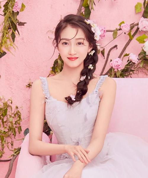从“志玲姐姐”到“国民女儿”，“裹胸神器”