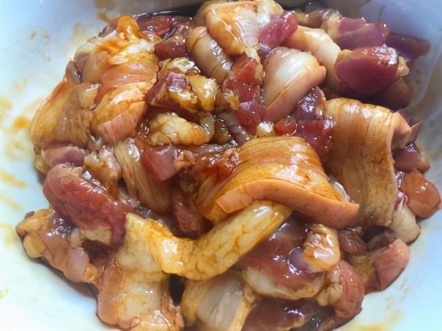 Many people make mistakes in the small farm pork, the chef teaches you the correct method, it is spicy and delicious.