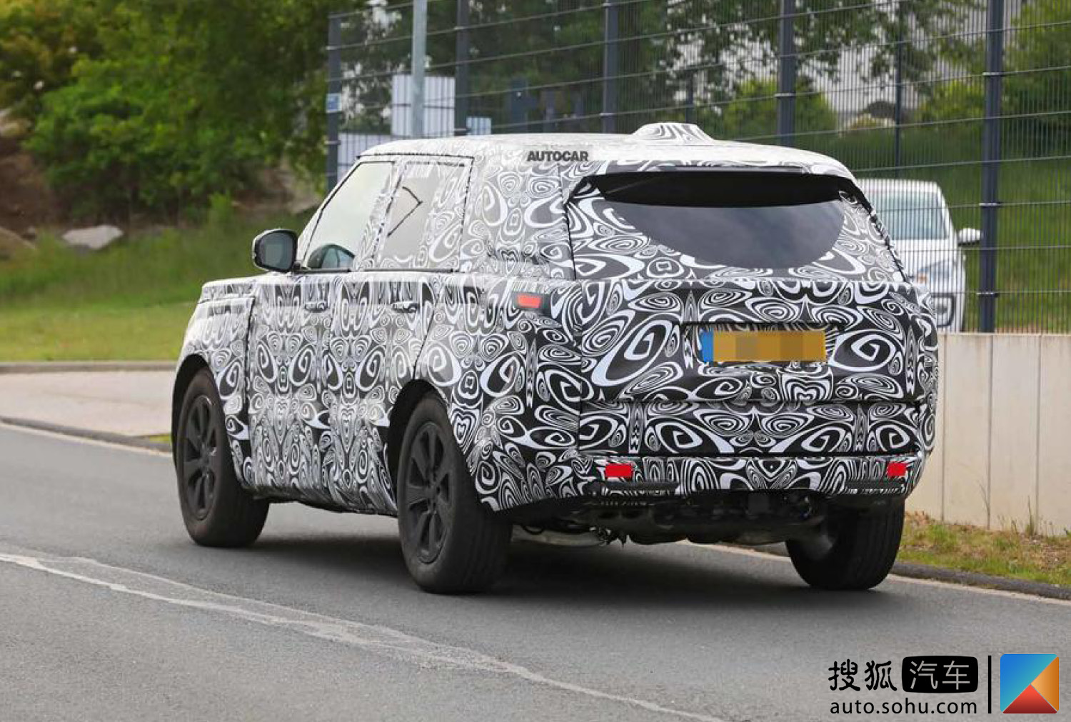 提供多种电气化版本 全新路虎揽胜海外谍照曝光