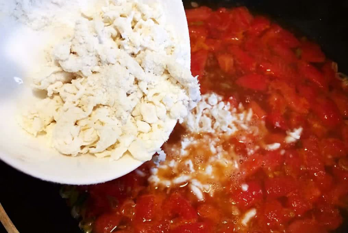 “疙瘩湯”的這個做法火了，10分鐘出鍋，好吃解饞，怎么也吃不夠