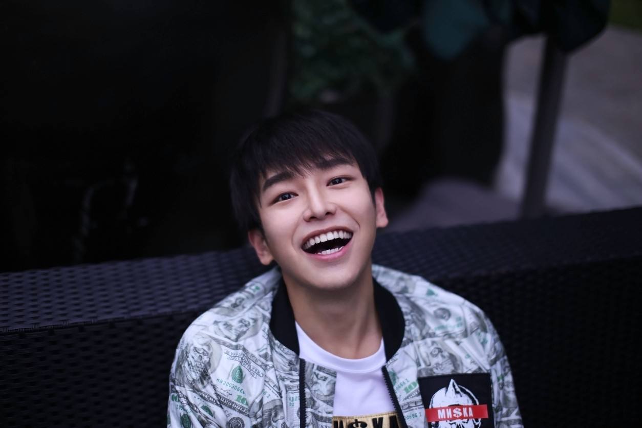 知名男星竟然这样的邋遢！汗臭熏天被嫌弃，何