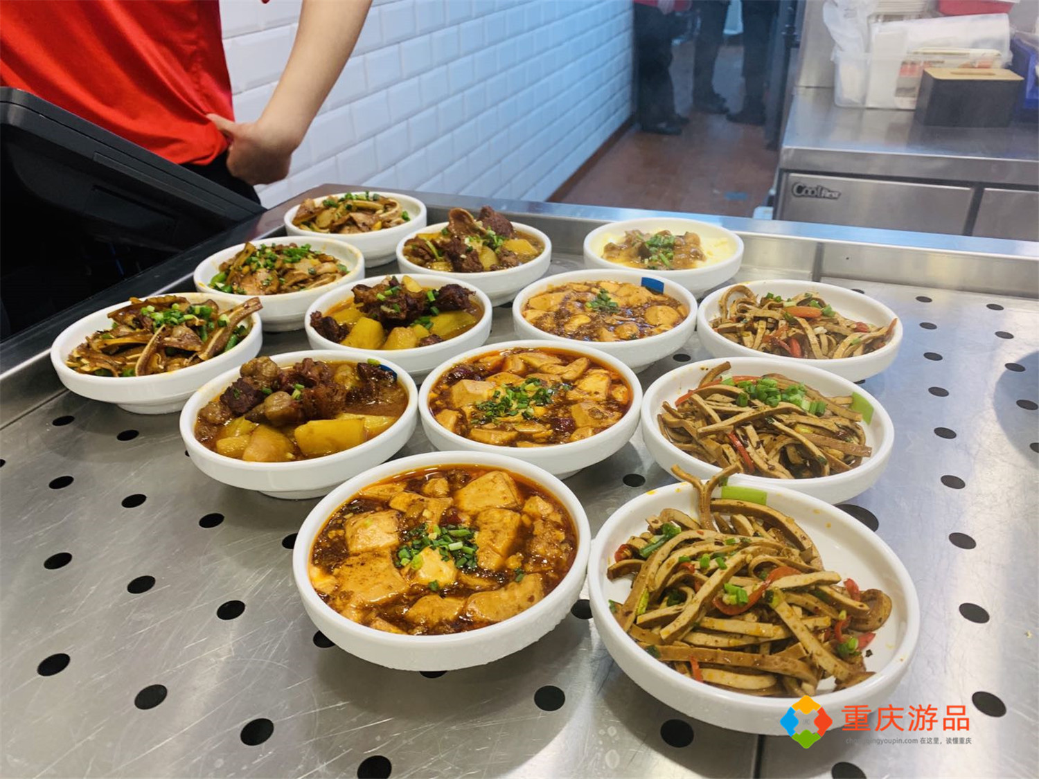 重庆乡村基价格被吐槽，推出小碗菜和盒饭，终于向老百姓妥协了？