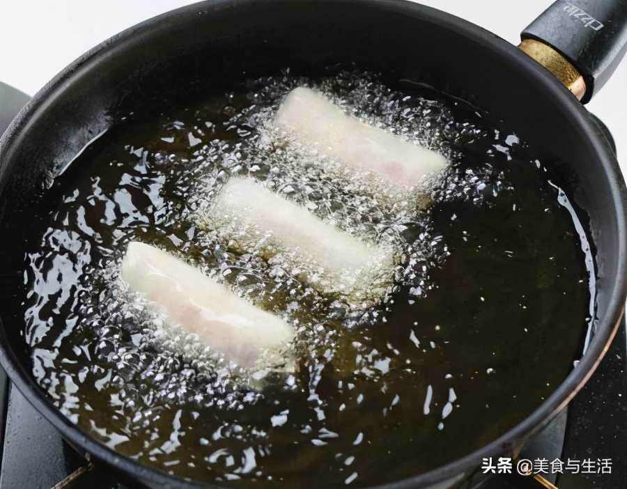 教你在家做春捲，從攤餅皮到成品，步驟簡單詳細，宴客上桌真不錯