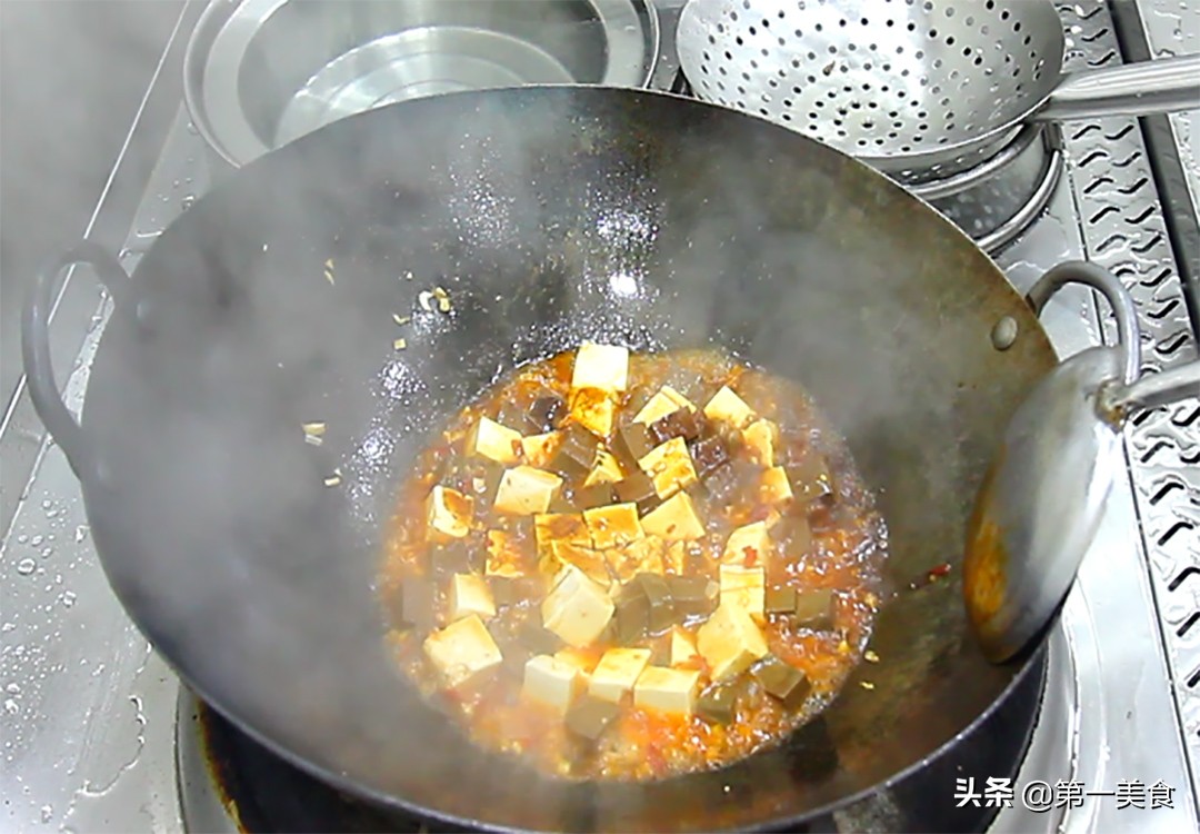 图片[7]-鸭血烧豆腐要不要先焯水 很多人都不知道 厨师长教你正确做法-起舞食谱网