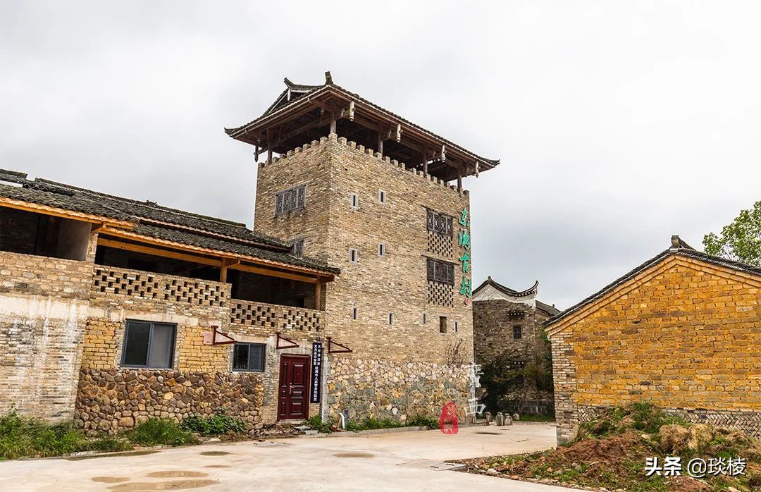 The owner spent 11 years investing 400 million yuan to build an ancient village with very few tourists