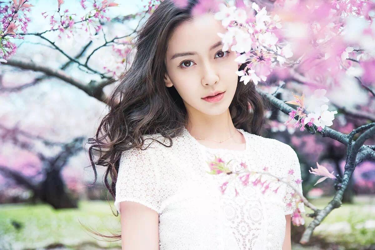 Angelababy Yang Ying is in " ace is right ace " in showed her harsh one side