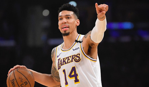 【影片】一哥過來祝賀對手，格林發現後立馬放棄與隊友慶祝，第一時間先過去擁抱！-黑特籃球-NBA新聞影音圖片分享社區