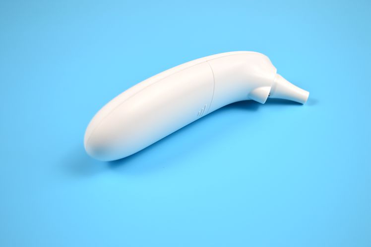 关爱孩子健康，发烧要准确测量体温，体验凡米耳温枪白瓷版