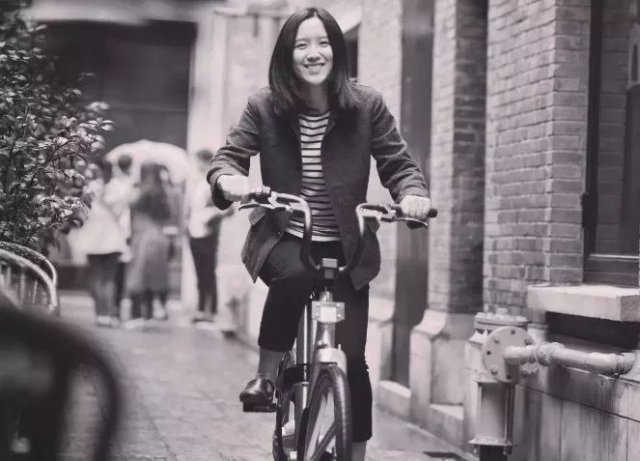 现实中的爽文女主：小县城出身，3个大佬帮她创业，4年变现15亿