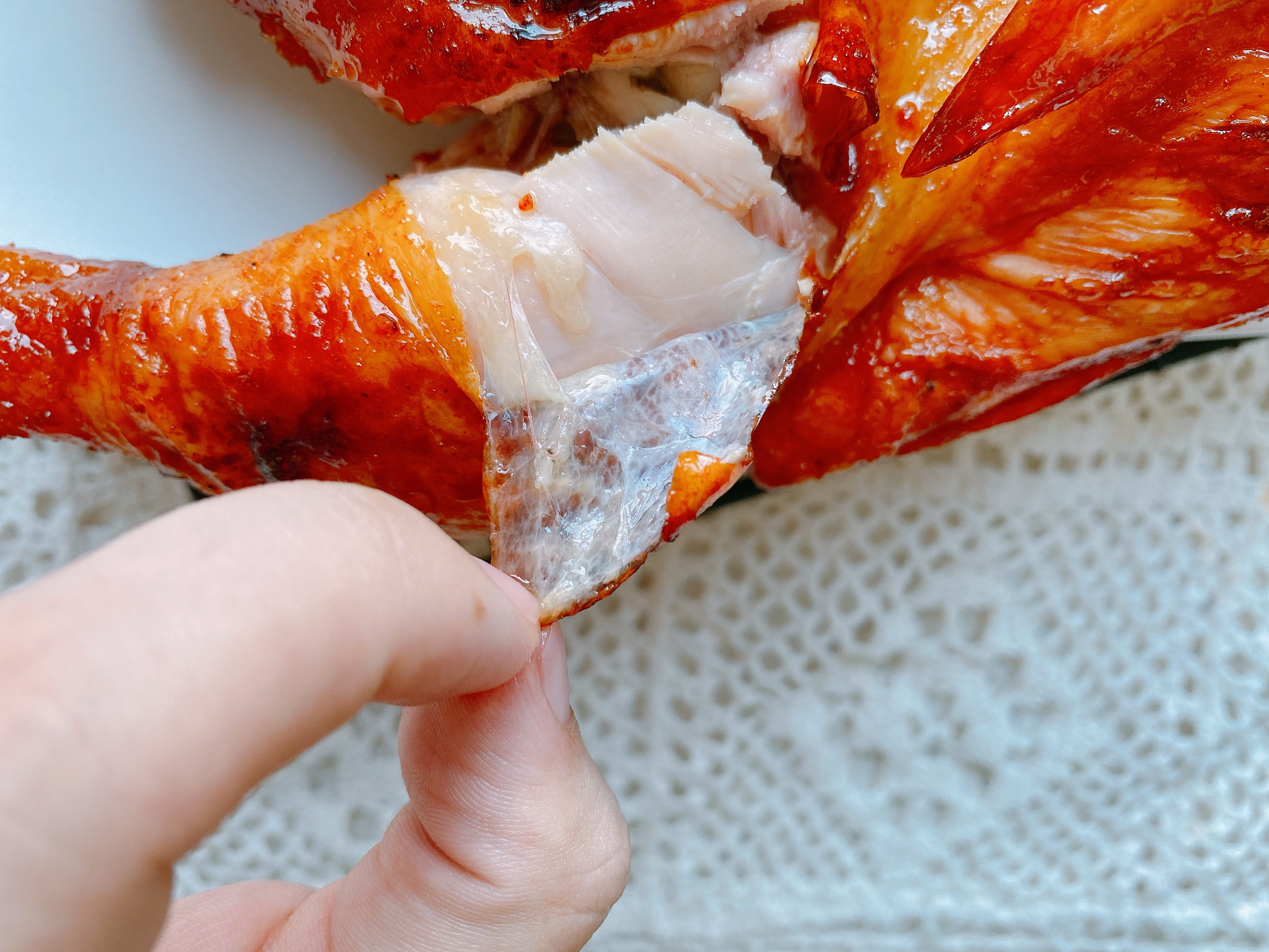 最简单的烤鸡，家里有烤箱的要试试，1个重点，皮酥肉嫩还爆汁