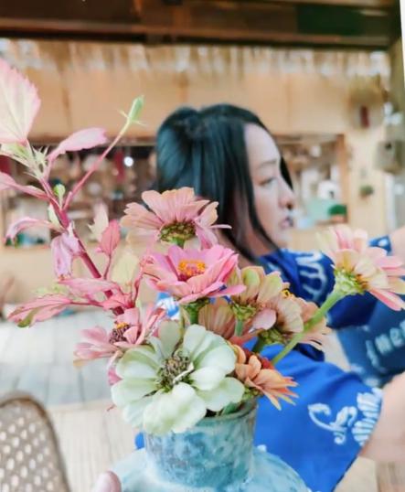 蘑菇屋西双版纳站开启，多年好友重相聚，黄磊