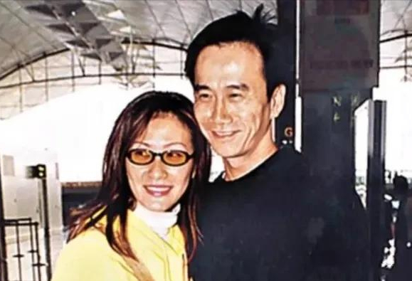香港富豪梁锦松，弃TVB花旦择奥运冠军，斥百亿