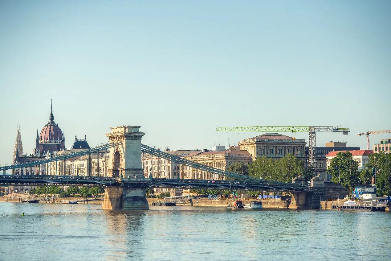 精细作业！中联重科塔机化身欧洲多瑙河上的多瑙的文“文物修复师”