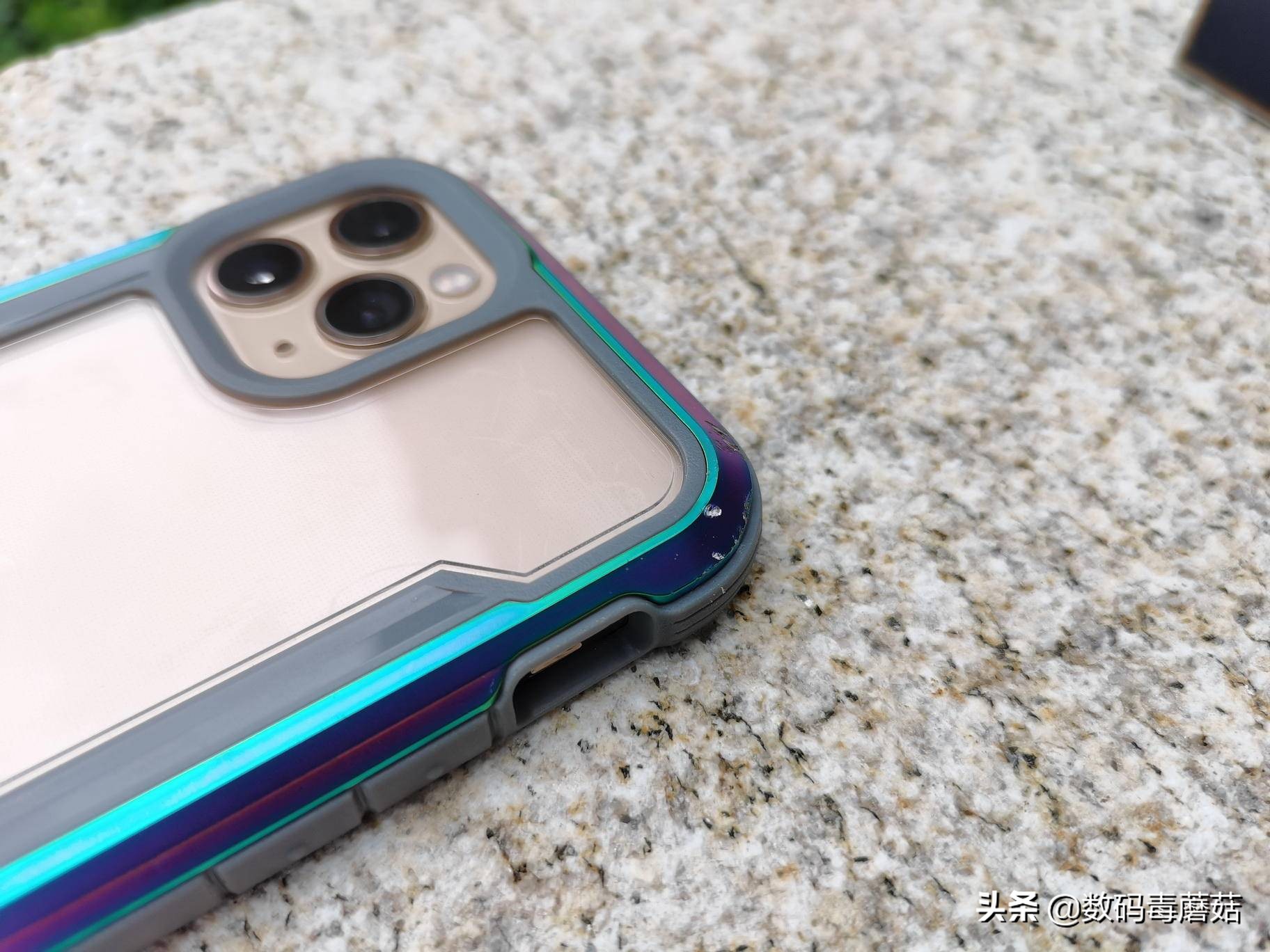 Come from the warning of 16s of evil spirit a group of things with common features: Mobile phone carapace must be bought prevent truly those who fall, 