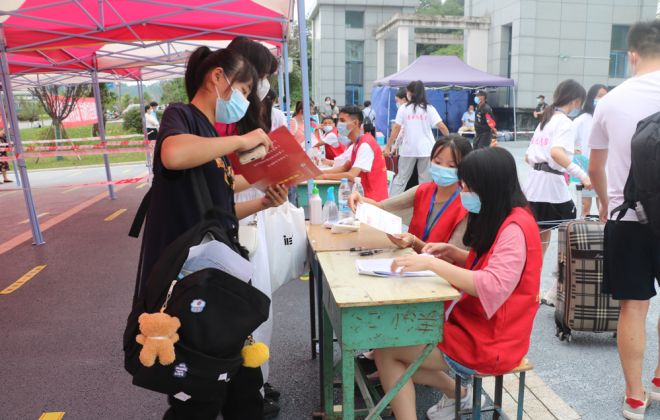达州中医药职业学院迎新有“心”意：圆学子梦 筑家之暖