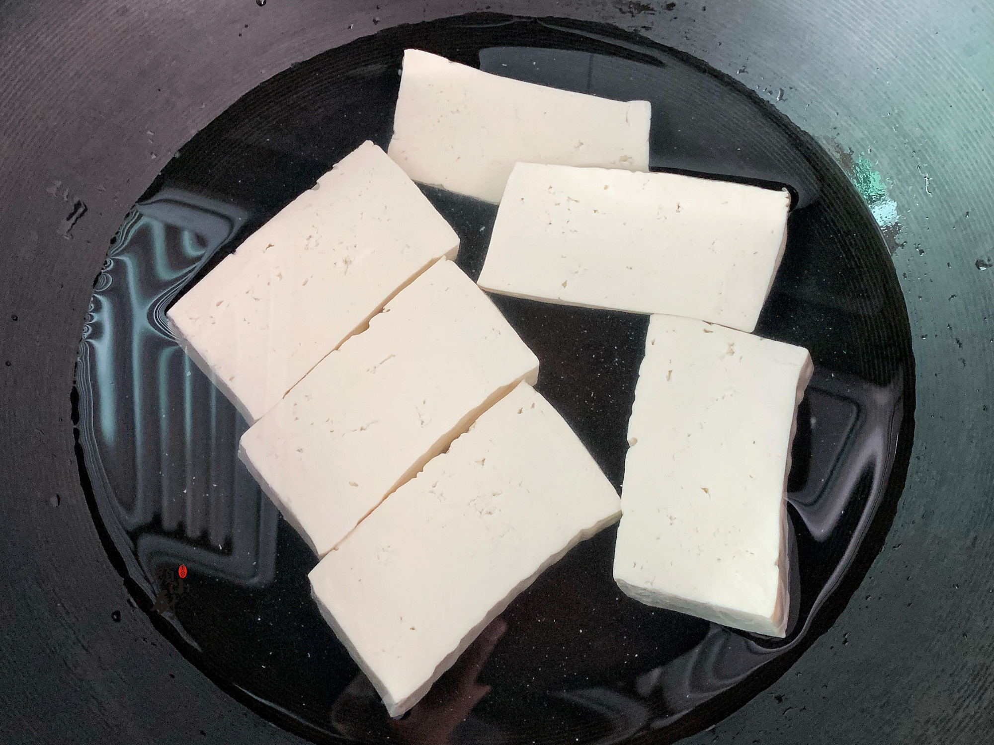 豆腐别再炖着吃了，教你懒人吃法，简单一拌，好吃到停不下来