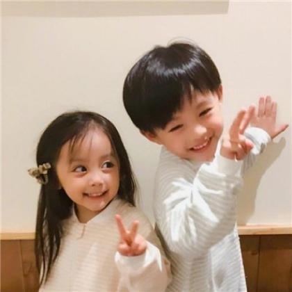 情侣头像小孩一人一张，呆萌一男一女高清