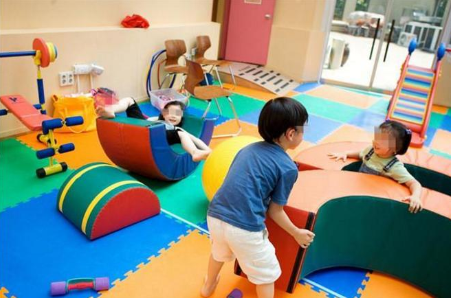 上公立和上私立的孩子，有啥不同？幼儿园老师直言：两者差距明显
