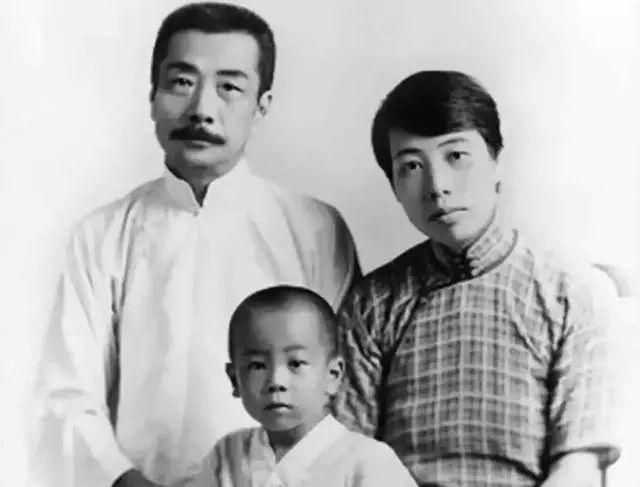 鲁迅：原配为他守寡一生，与许广平是“师生恋”