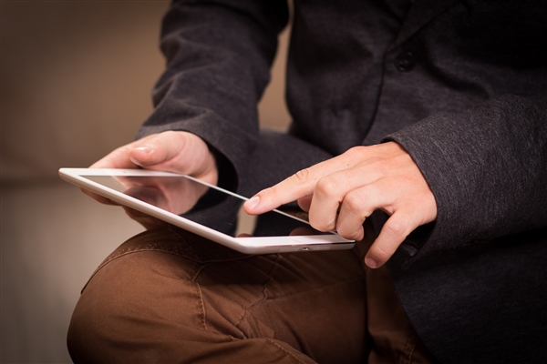 苹果疯狂暗示，iPad9即将发布，对比小米平板5 Pro该买谁？