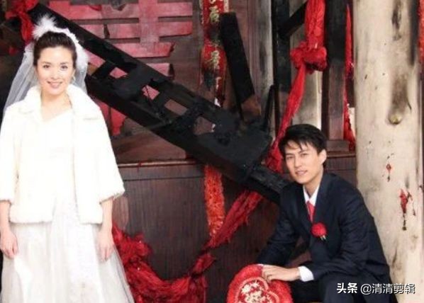 她是赵薇同学，却因拍吻戏遭老公离婚，后嫁给