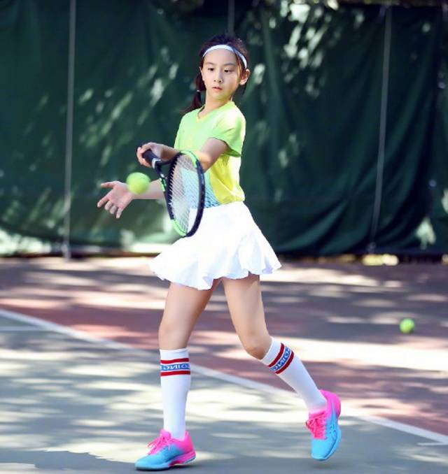 奥运二代：拳王儿子打马球，田亮女儿打网球，刘国梁女儿超过父亲