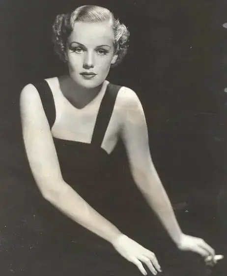 最惨女明星好莱坞：被母亲送往精神病院，囚禁