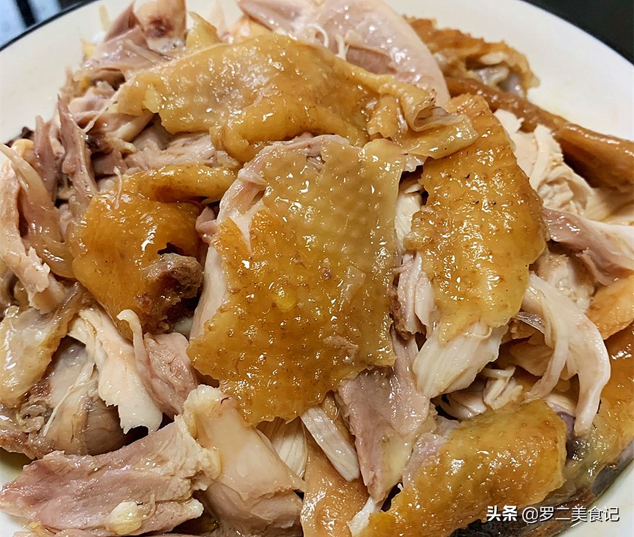 广东的盐焗鸡太香了，电饭煲就能做，一个星期做一次，吃着太香了