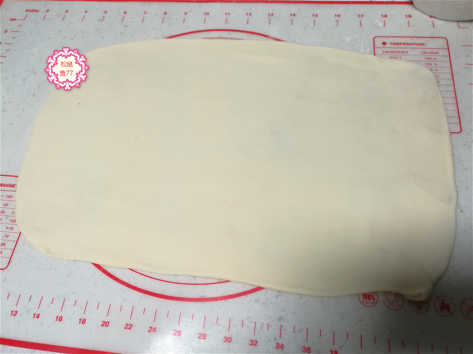 一捏就碎，一碰就掉渣兒，一吃倍儿香的油酥小燒餅，做法超簡單