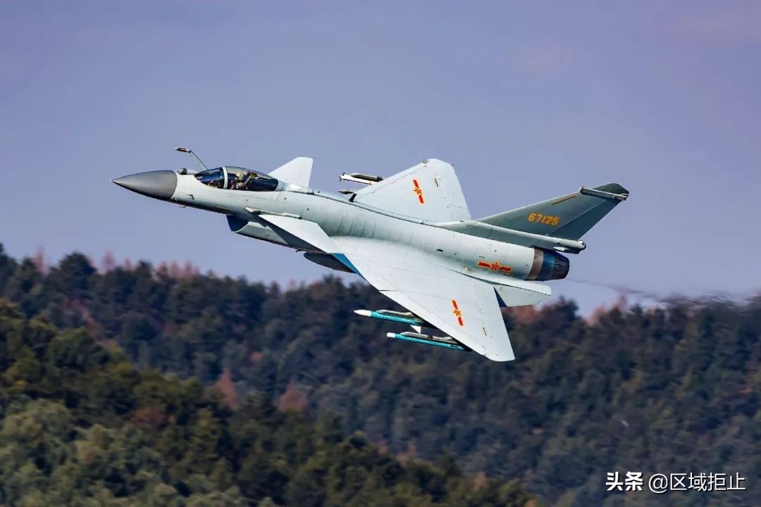 歼10被印度司令看扁：动力系统不如光辉战机，出