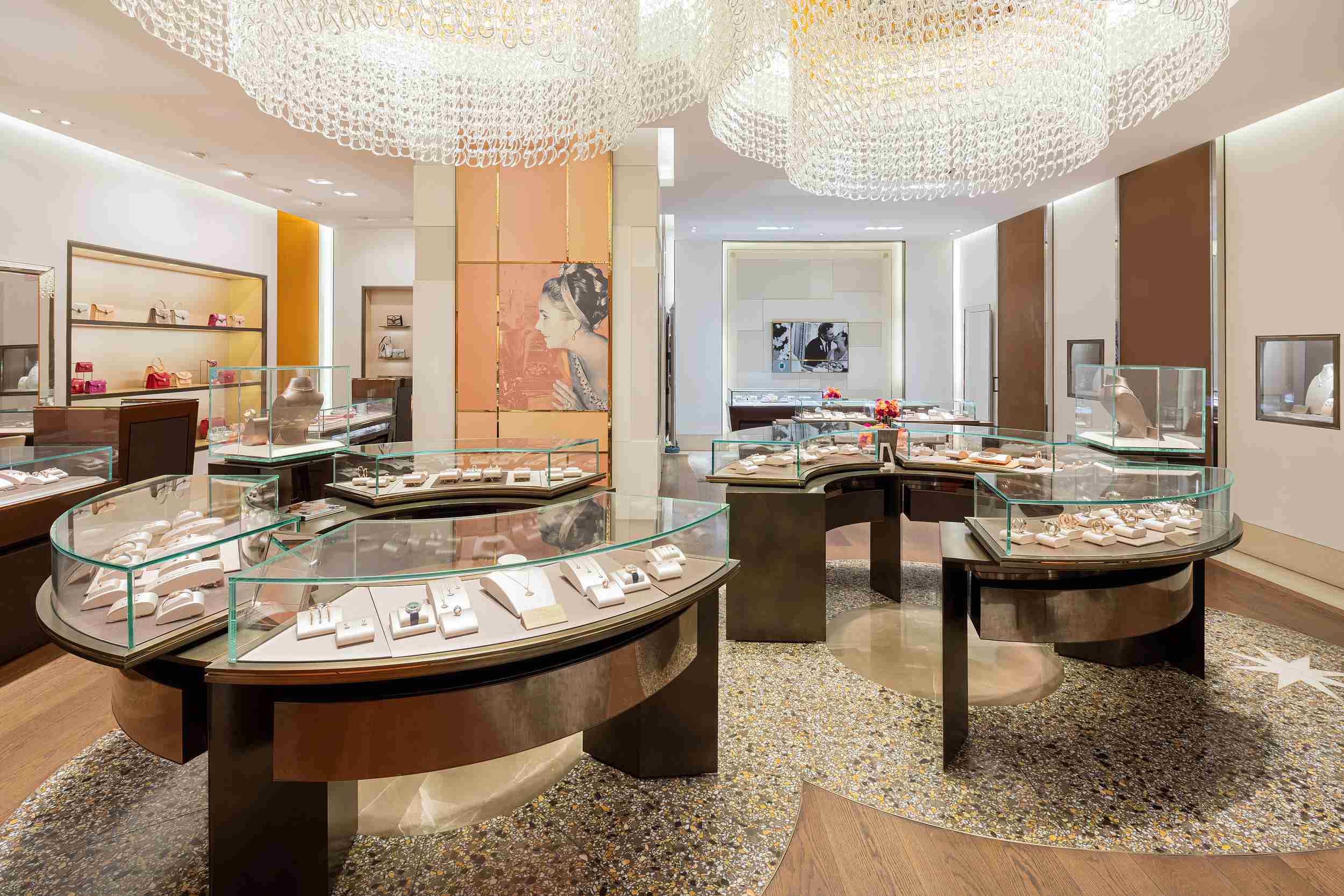 宝格丽蛇形灯光艺术装置闪耀重庆时代广场