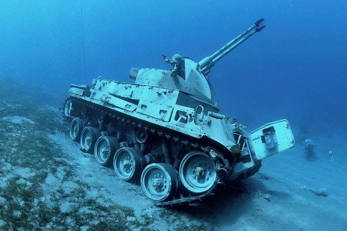 中国坦克被填海又怎么了？看看约旦海底，什么样的武器装备都有