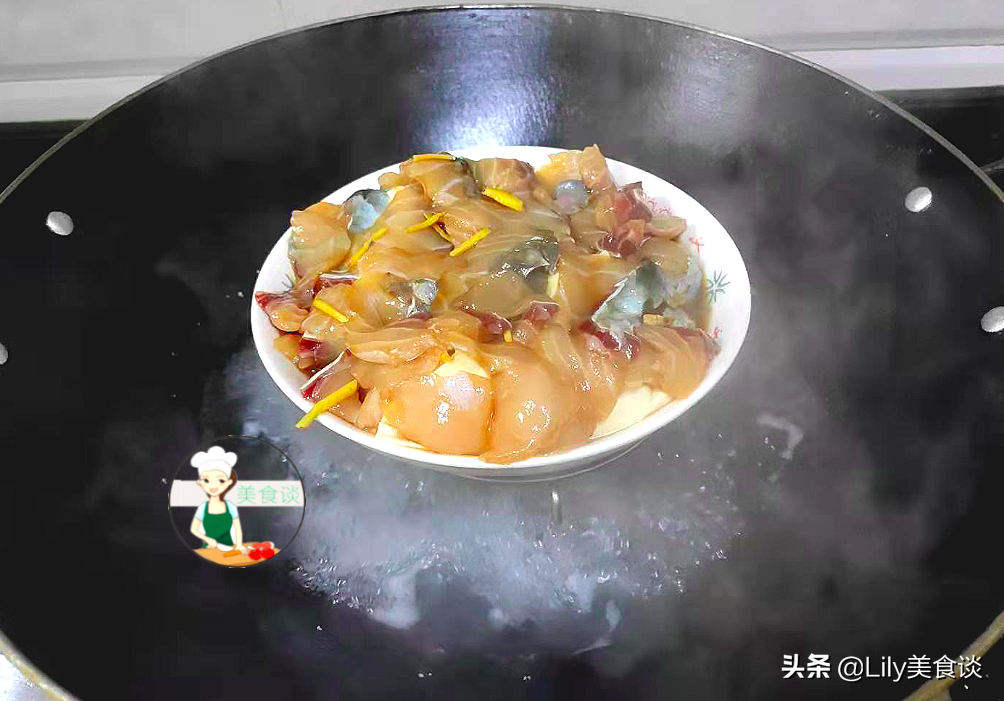 春天最饞這蒸菜，蒸一蒸5分鐘搞定，實在太鮮美了，蒸一盤不夠吃