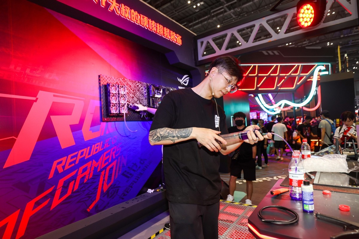 华硕主板燃爆BW2021 ROG信仰星球全程高能