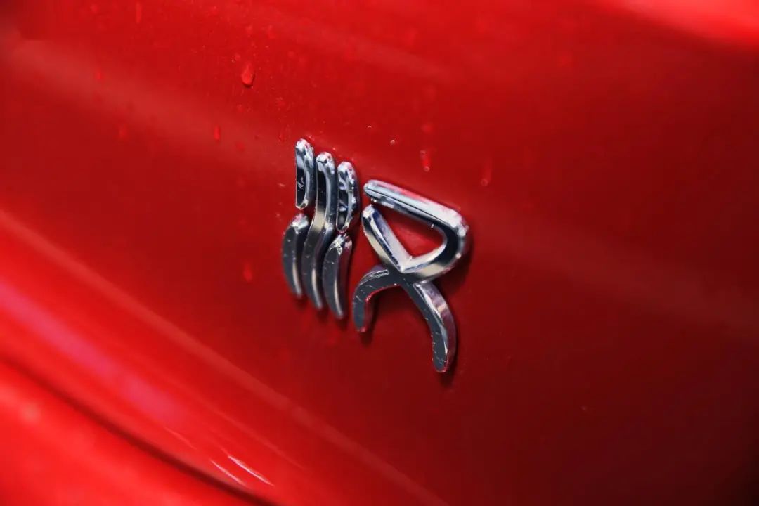 “迪粉”线上重拳出击，线下又是什么样？