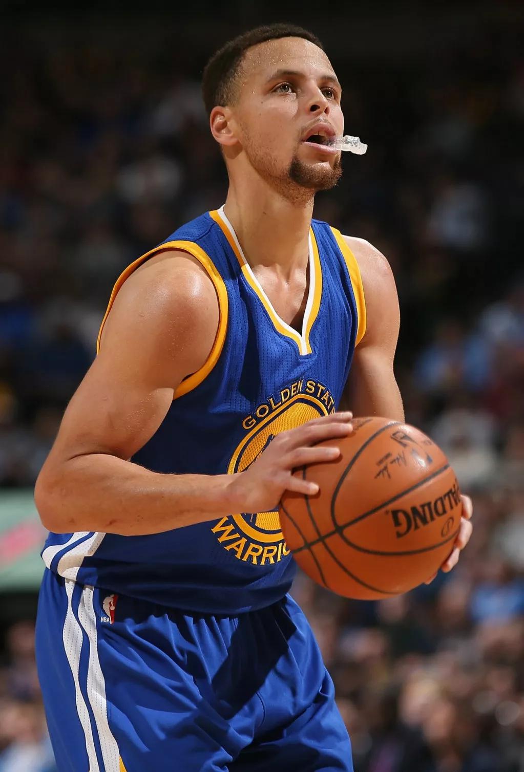 库里34 7 库里职业生涯第12赛季 场均30 的男人 历史上绝无仅有 叶少说足球 Mdeditor