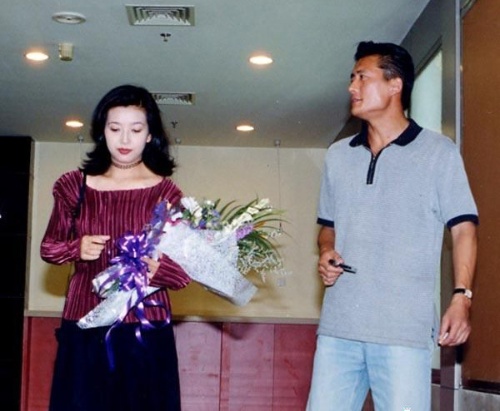 江珊：闪婚震惊一时，与靳东姐弟恋5年，如今54岁却依旧美如少女