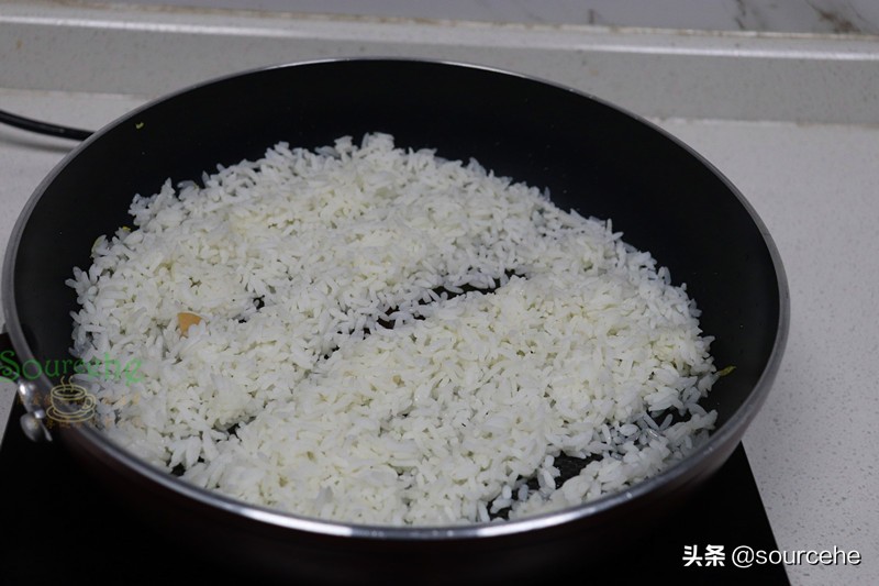 期末考了，給孩子做蛋炒飯時用四種食材，潤而不膩，孩子很喜歡吃