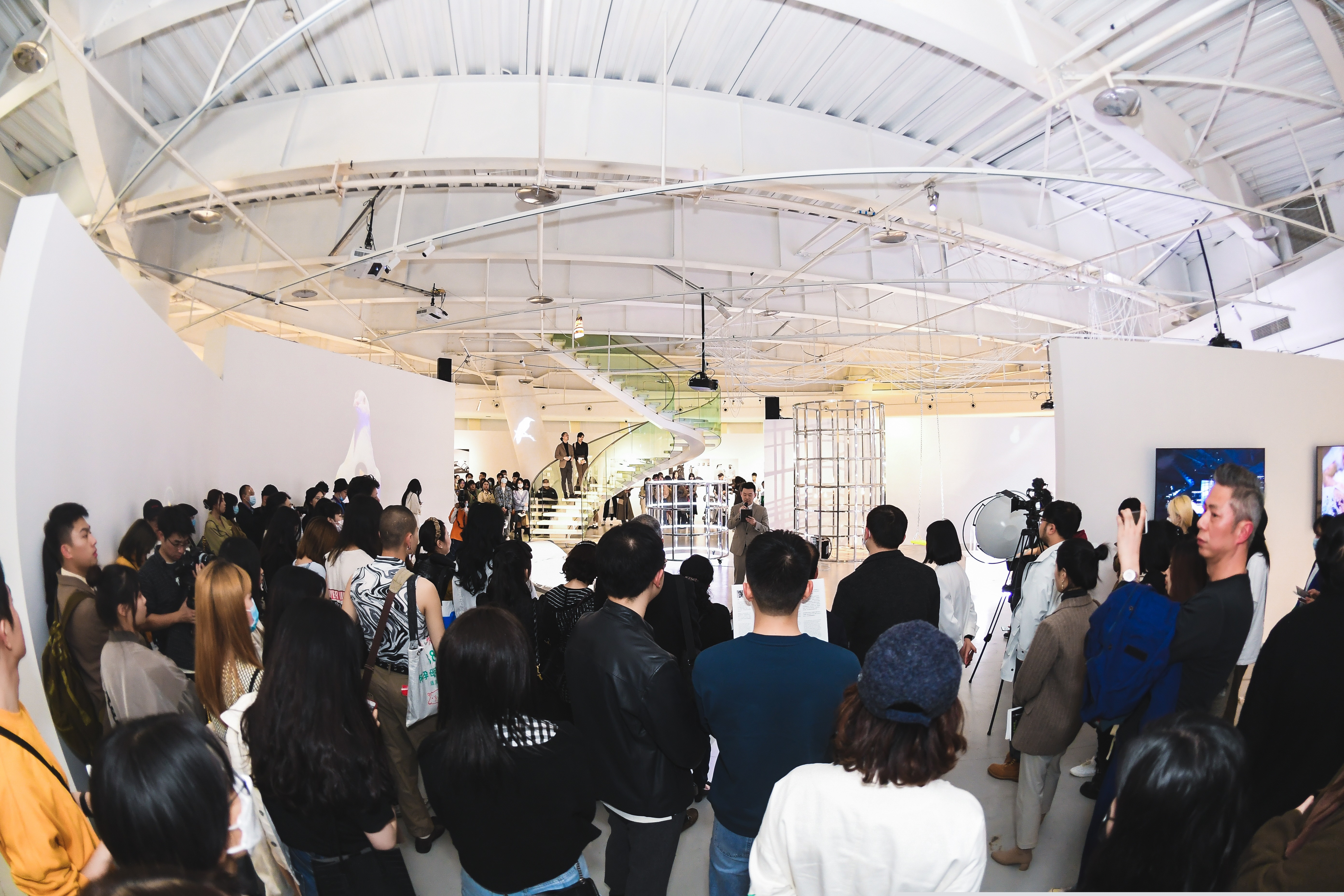 以艺术抚慰生命 原·美术馆双展同启