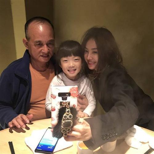蔡依林父母确认离婚！6旬老父娶泰国娇妻5年生俩