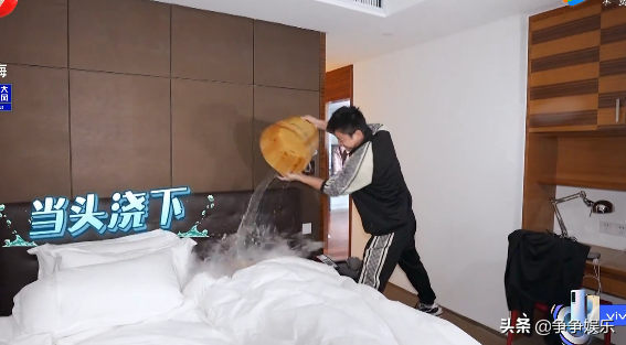 Huang Minghao is clever turn over by clever by accident, the mouth gives Munchausen to be hit face, full marks of logic of Deng human relations a get behind